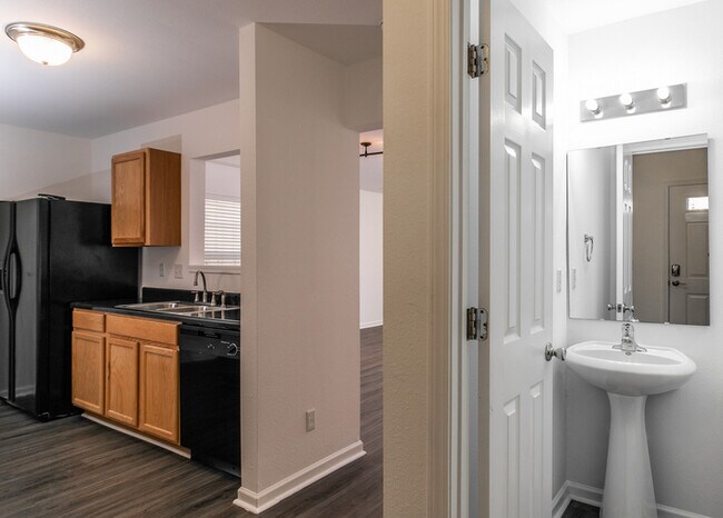 Building Photo - 1207 Vistiana Dr