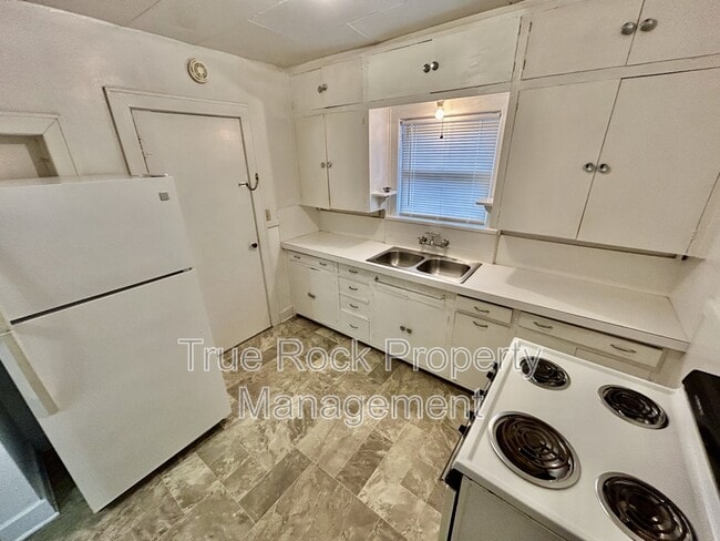 Foto del edificio - 1030 E 8th St