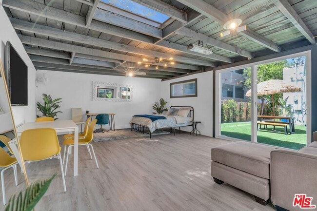 Building Photo - 1006 N Crescent Heights Blvd