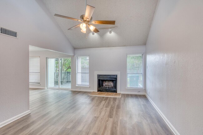 Building Photo - 307 Out Yonder