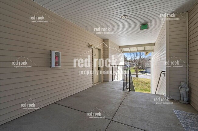 Building Photo - 22855 E Country Vista Dr