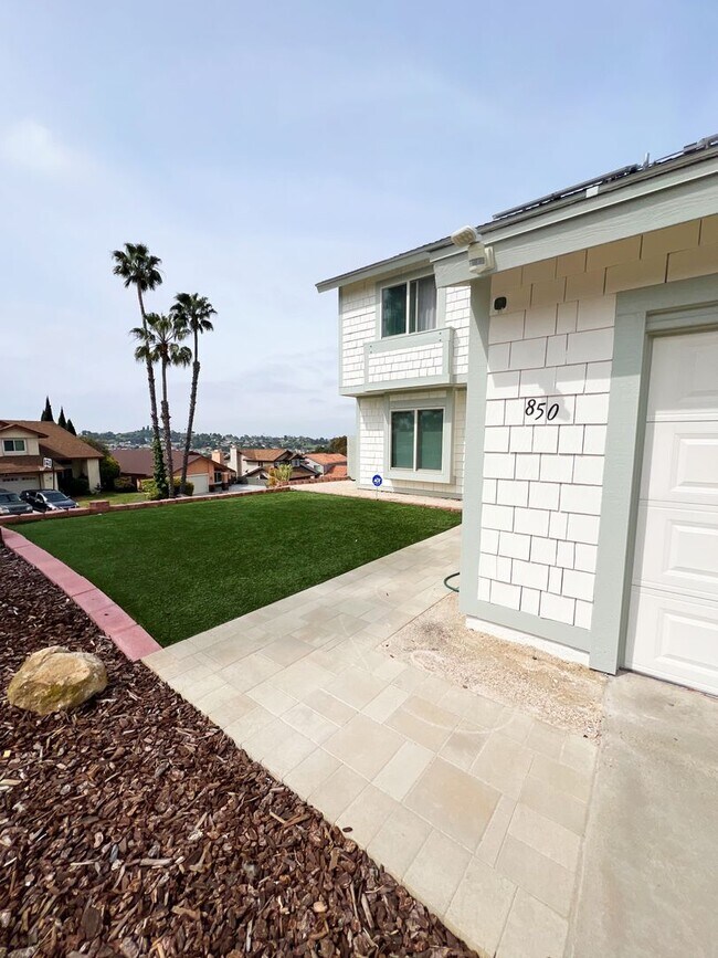 Building Photo - Stunningly Upgraded 3 Bed/2.5 Bath Home