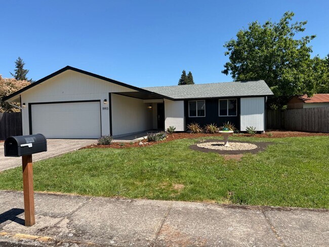 Foto del edificio - Updated 3 bedroom 2 bath home in a great neighborhood!