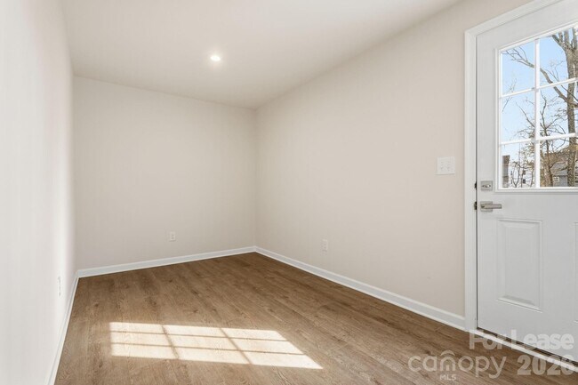 Foto del edificio - 7024 Capstan Ter