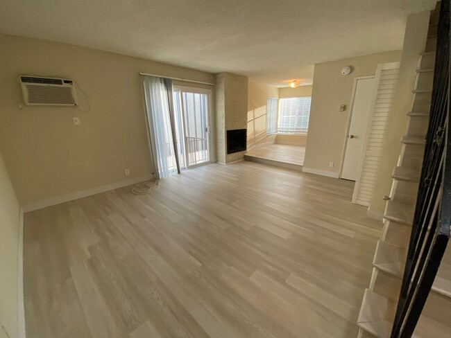 Building Photo - 1536 S Bundy Dr