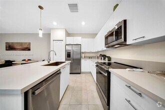 Building Photo - 4707 NW 83rd Ct