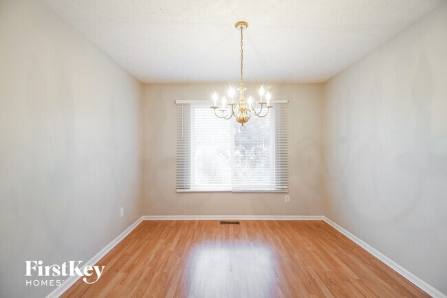 Building Photo - 903 Pine Needle Pl