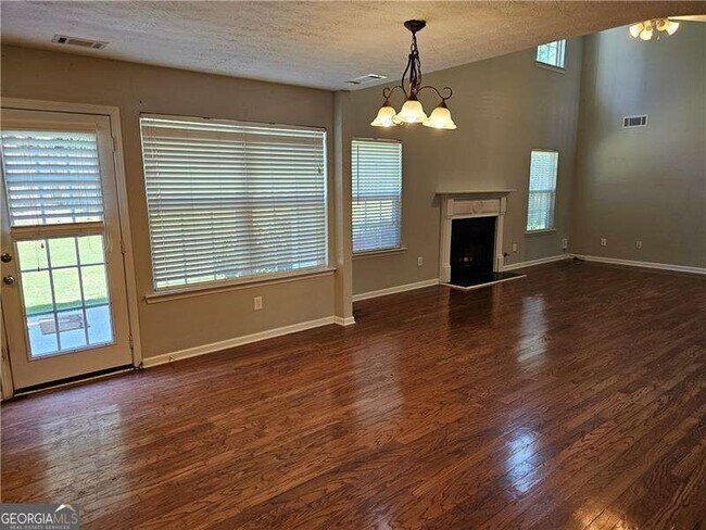 Foto del edificio - 645 Roxford Ln NE