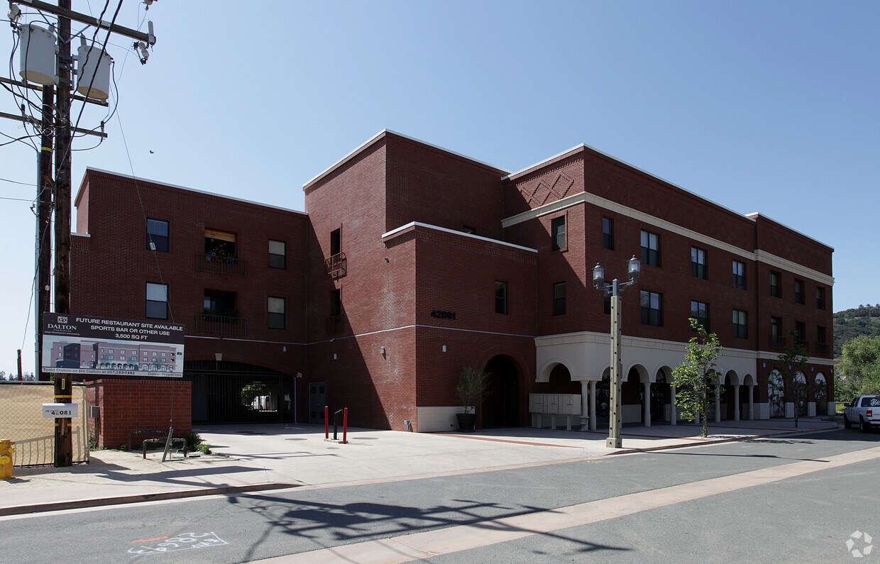 Fotografía del edificio - Warehouse at Creekside Apartments