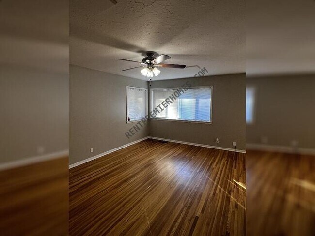 Foto del edificio - 4016 Maple St
