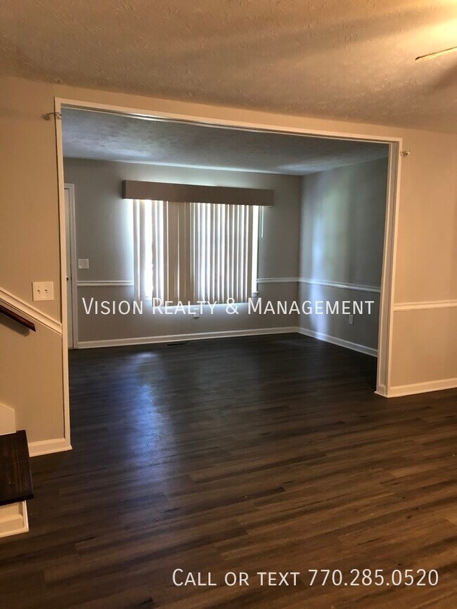 Foto del edificio - 3Br/2Ba Carrollton Split-level