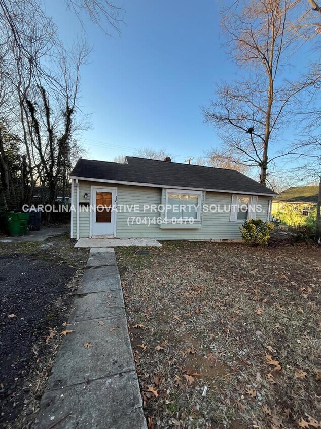 Primary Photo - 1815 Double Oaks Rd