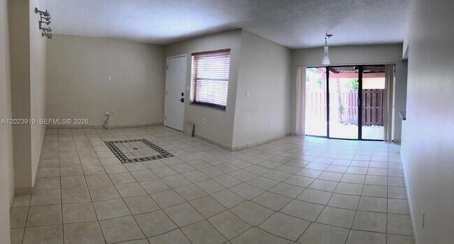 Foto del edificio - 341 W Park Dr