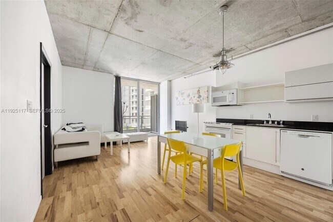 Foto del edificio - 690 SW 1st Ct