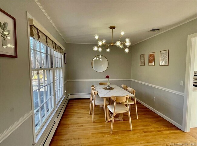 Foto del edificio - 27 Hollow Tree Ridge Rd