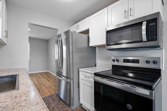 Foto del edificio - 3027-3029 Rotunda Ct S