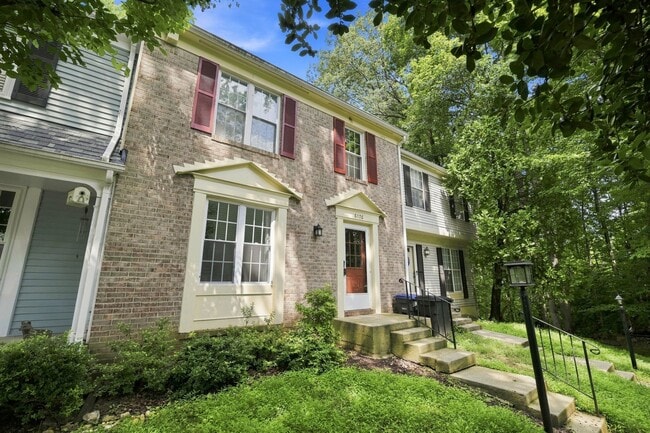Photo - Well maintained, Bright & Spacious 3 BR/3.5 BA Townhome w/ Parking & Private patio - Pets Welcome!