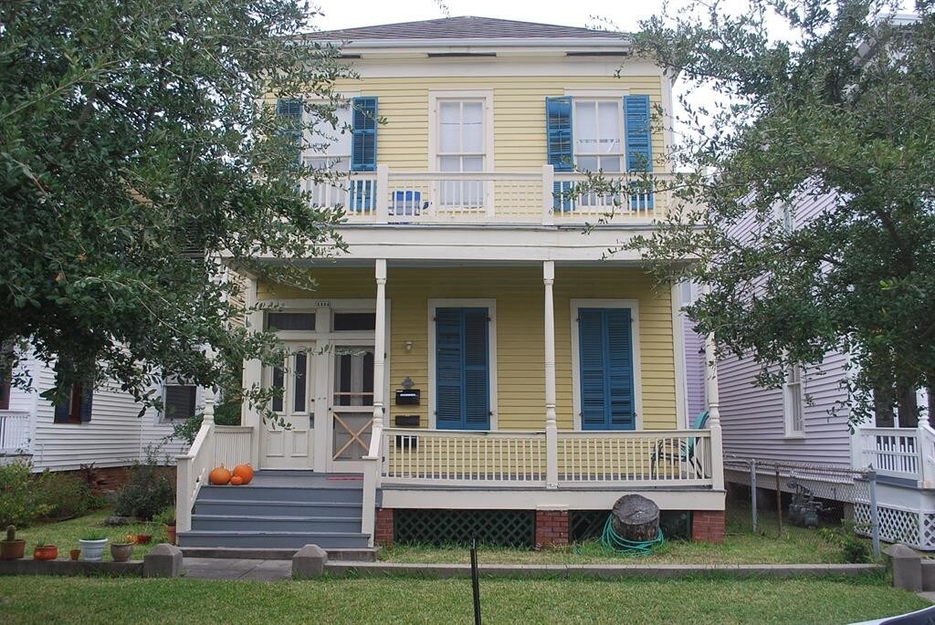 1124 Winnie St Unit Up, Galveston, TX 77550 Room for Rent in