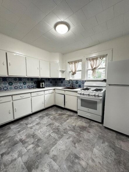 Building Photo - 40 Linden Ave