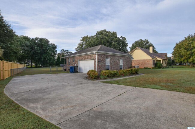 Building Photo - 454 Pine Grove Rd