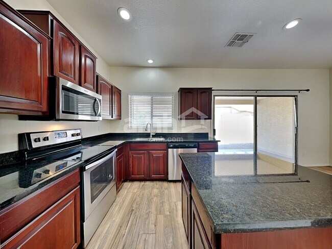 Foto del edificio - 12926 W Whitton Avenue