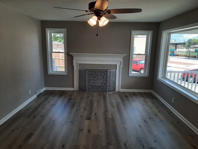 Building Photo - 2115 Main St