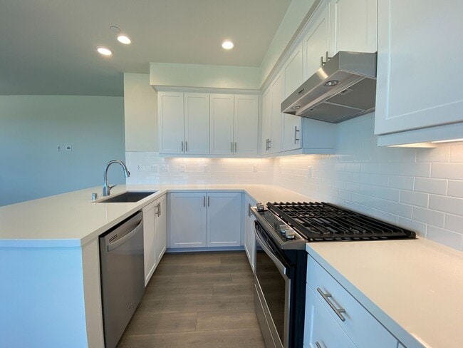 Building Photo - 2 BEDROOM HOME FOR LEASE IN IRVINE
