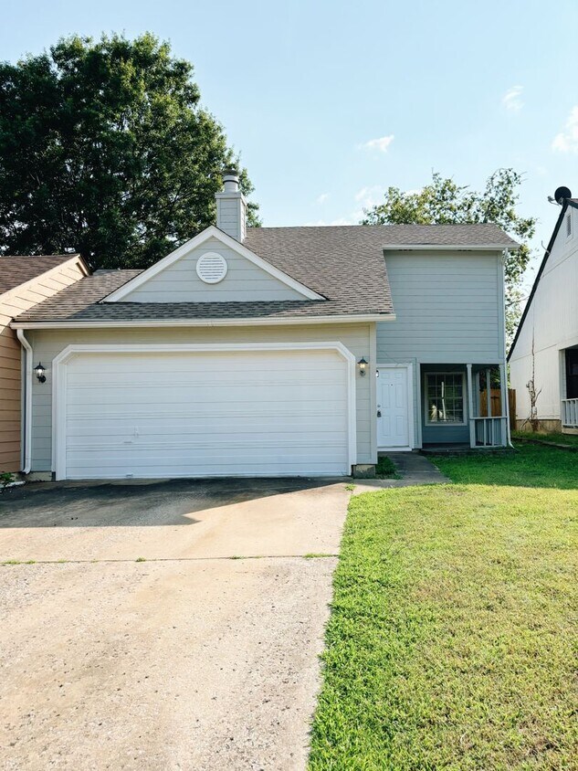 Foto principal - Spacious 1 Bedroom Duplex, 2 car garage
