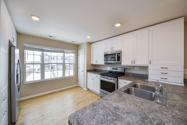 Foto del edificio - 2480 Bella Dr