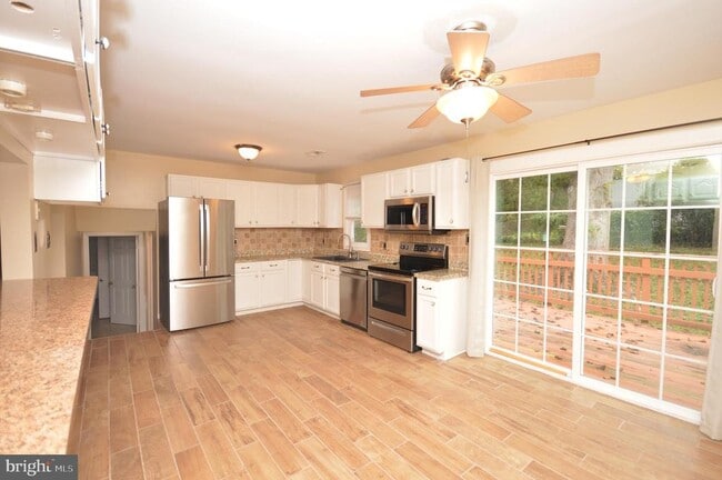 Foto del edificio - 7017 Lombard Ln