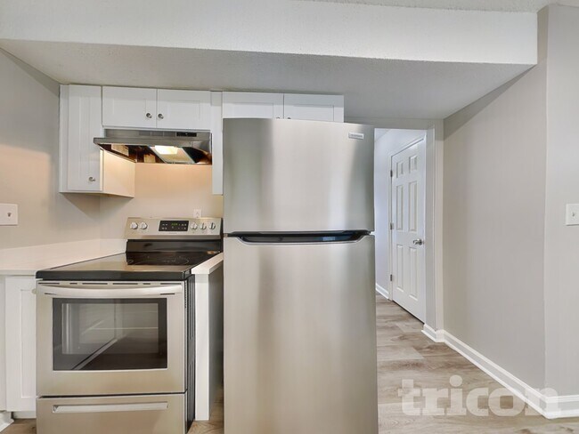 Foto del edificio - 39 Pine Grove Cir