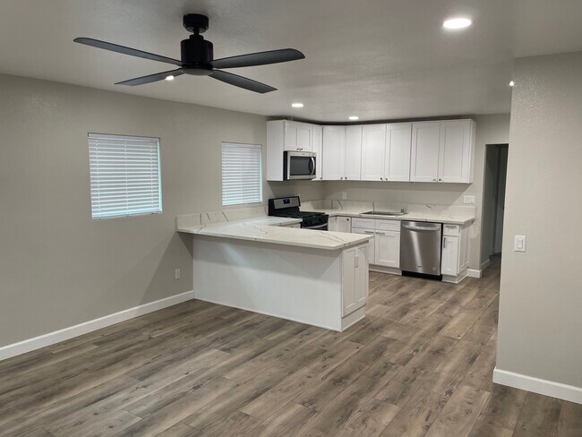 Kitchen/ living room - 1012 Cypress Ave