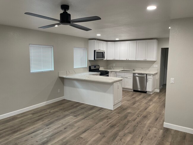 Kitchen/ living room - 1012 Cypress Ave
