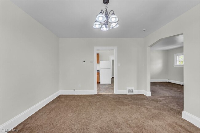 Building Photo - 954 E 239th St