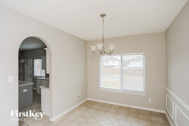 Building Photo - 923 Dogwood Ln