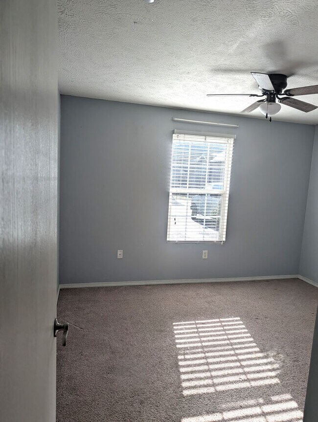 Foto del edificio - Walk-In Level 3 Bedroom, 2 Bath Condo in The Vineyards!