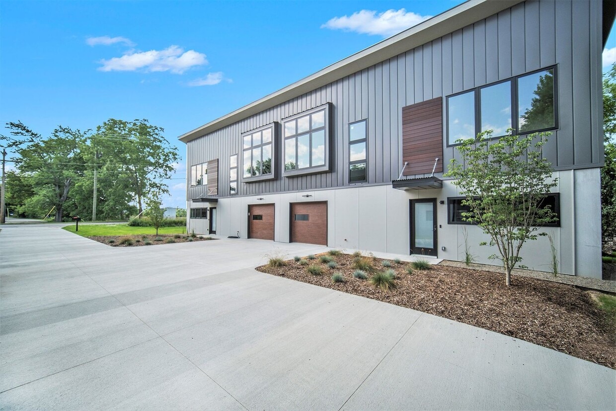 550/552 Cleveland St - 550/552 Cleveland St