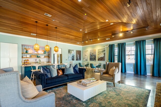 Building Photo - Hawthorne at the Station