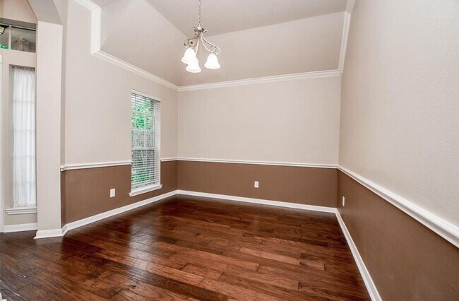 Foto del edificio - 3715 Crescent Dr