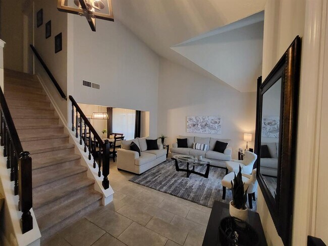 Foto del edificio - 15327 Hillside Park Way