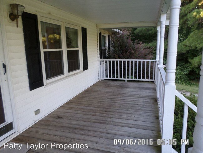 Foto del edificio - 2303 Ellis Chapel Rd