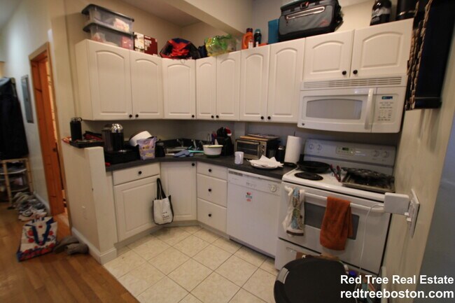 Building Photo - 1801 Beacon St