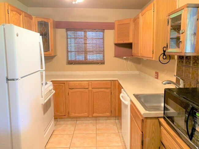 Building Photo - 3037 E Mulberry Dr