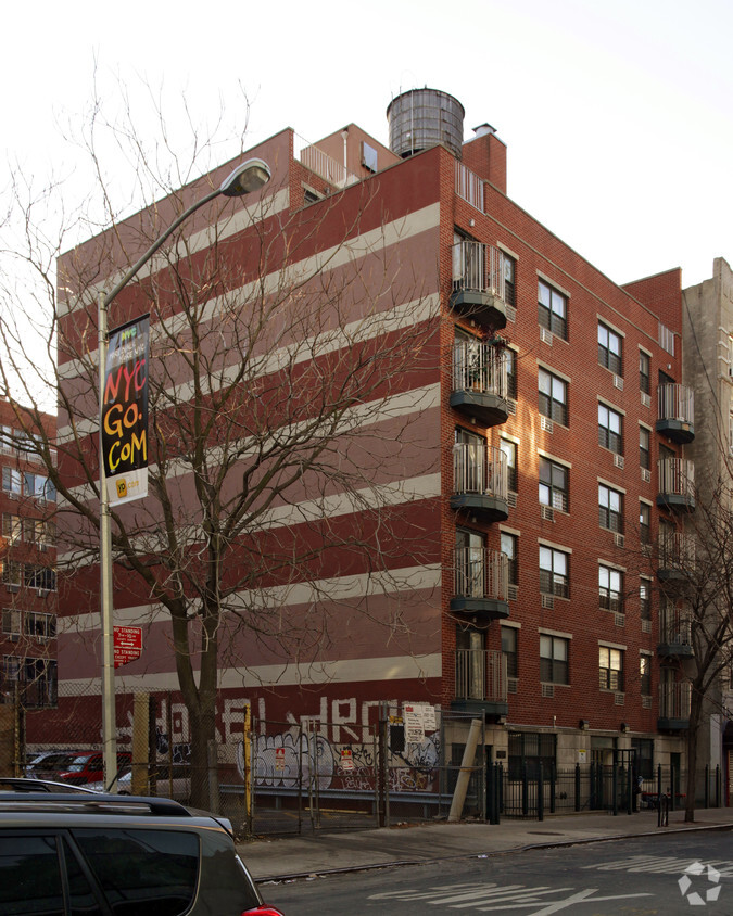 Primary Photo - Norfolk Apts