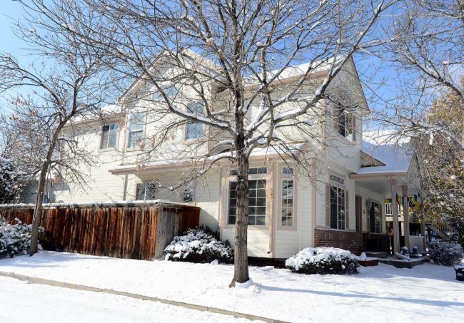 Primary Photo - Sunny and Bright 5 bed, 4 bath Home with L...
