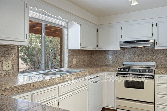 Building Photo - 3534 N Palmer Dr