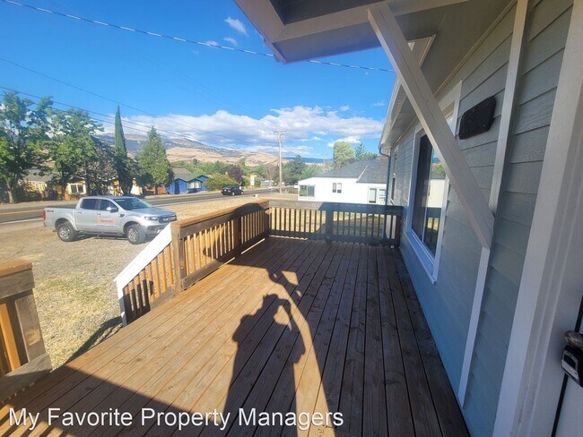 Building Photo - 2 br, 1 bath House - 1340 E. Main St.