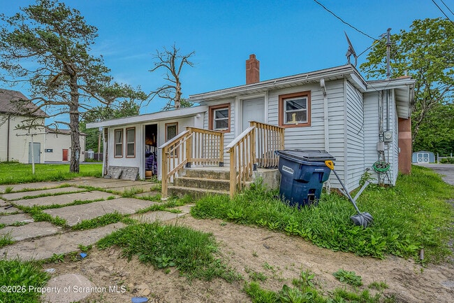 Building Photo - 664 Laurel Dr