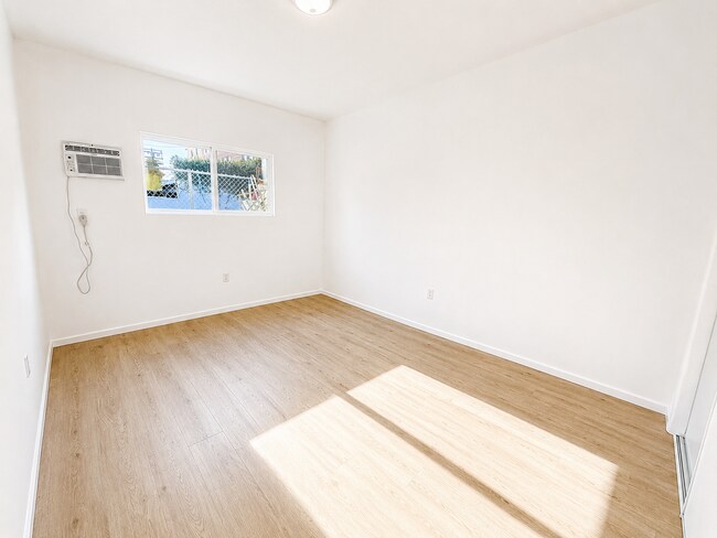 Foto del edificio - 1274 N Wilton Place