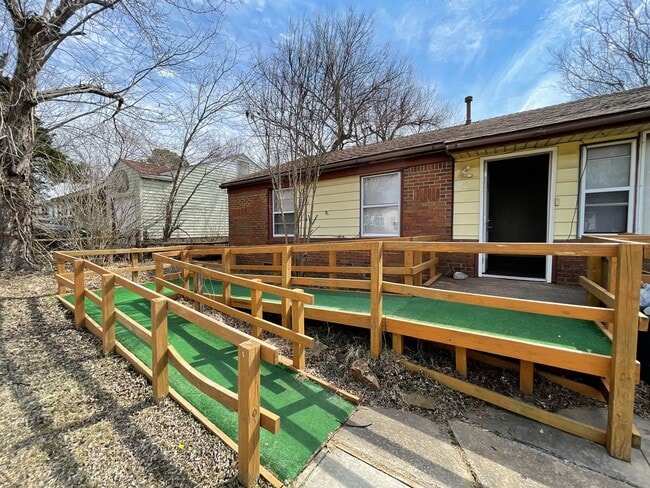 Building Photo - Charming West Tulsa 3 Bed 1.5 Bath House